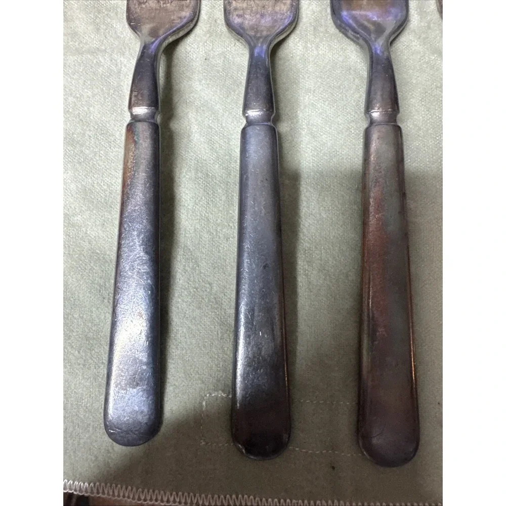 ONEIDA Community Plate OHS 153 pattern silver plated Dinner Fork 7 1/2